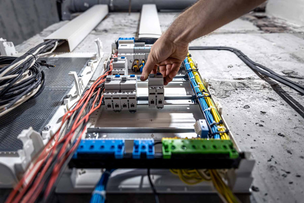 Tramitación Líneas de Media y Alta Tensión · Ingeniería · Ingenieros Técnicos El Picazo